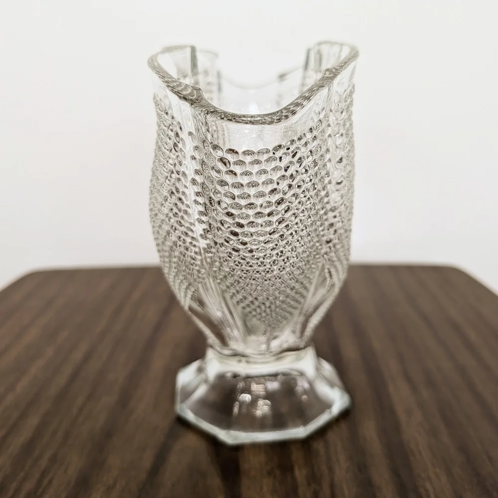 L.E. Smith 1940s Thousand Eyes Pattern Hobnail Fan Shaped Footed Tall Glass Vase